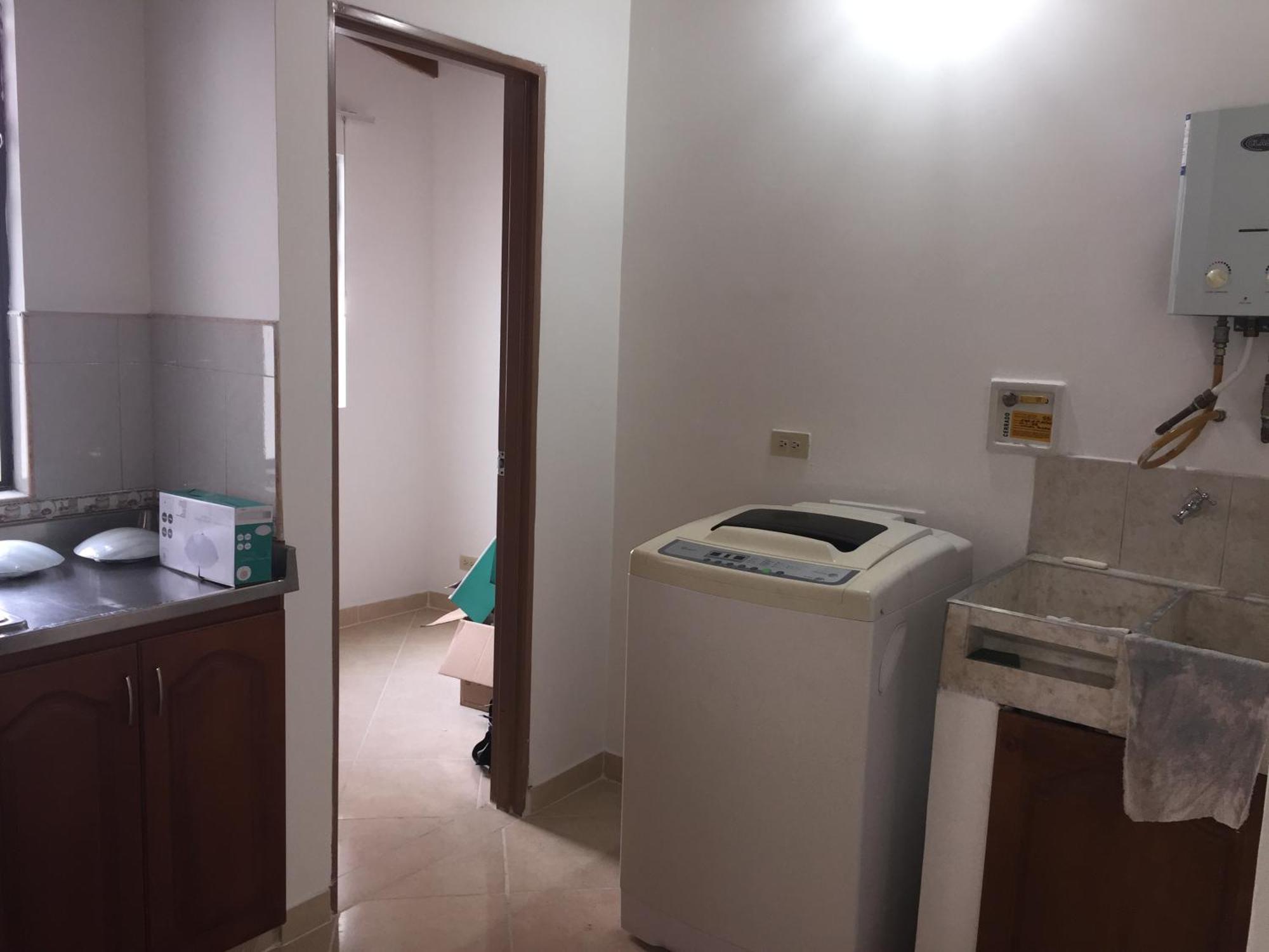 Apartamento Excelente, Moderno, Amoblado Y Bien Ubicado En Laureles,