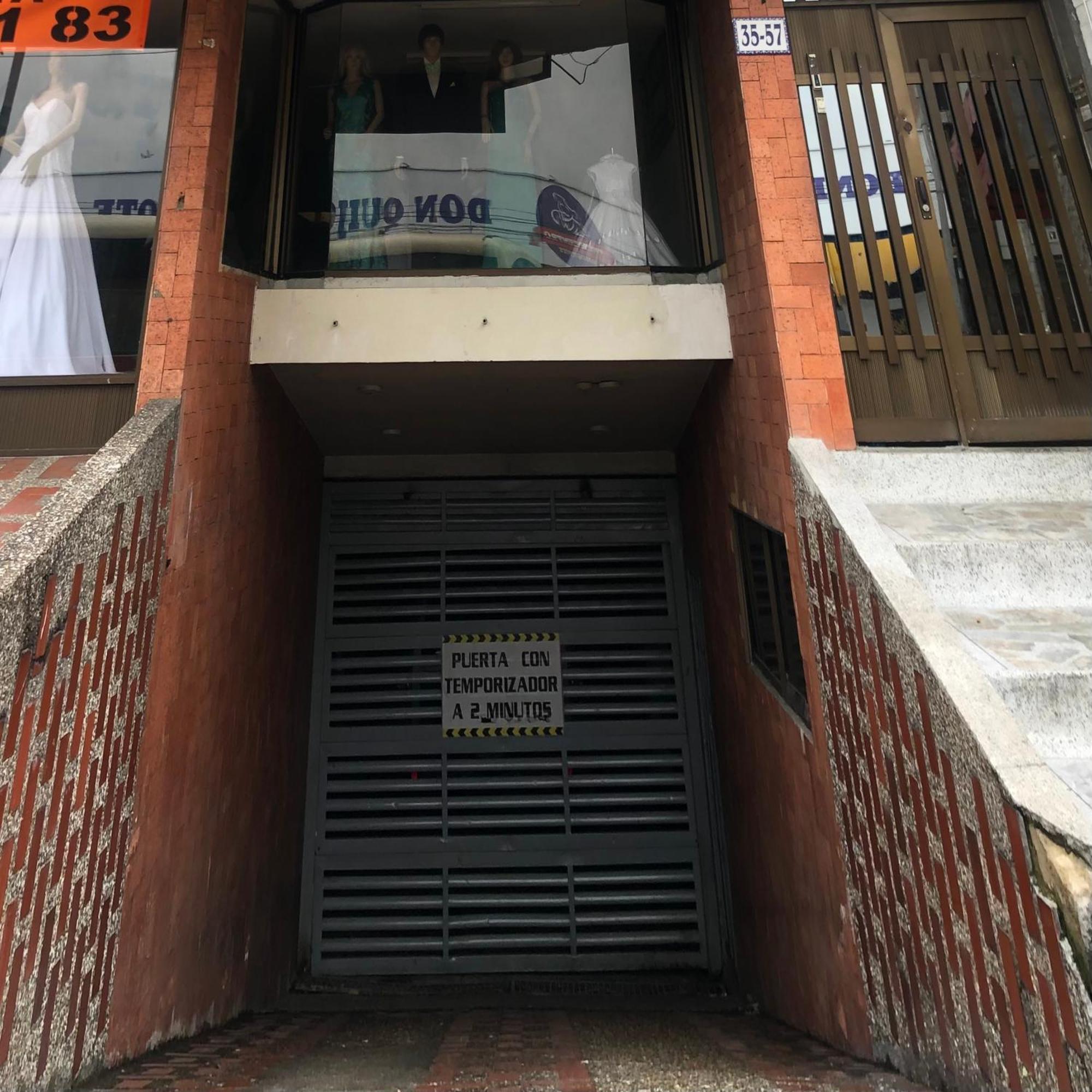 Apartamento Comodo En Laureles, Grande, Centrico ,bien Ubicado Apto203 * Medellín