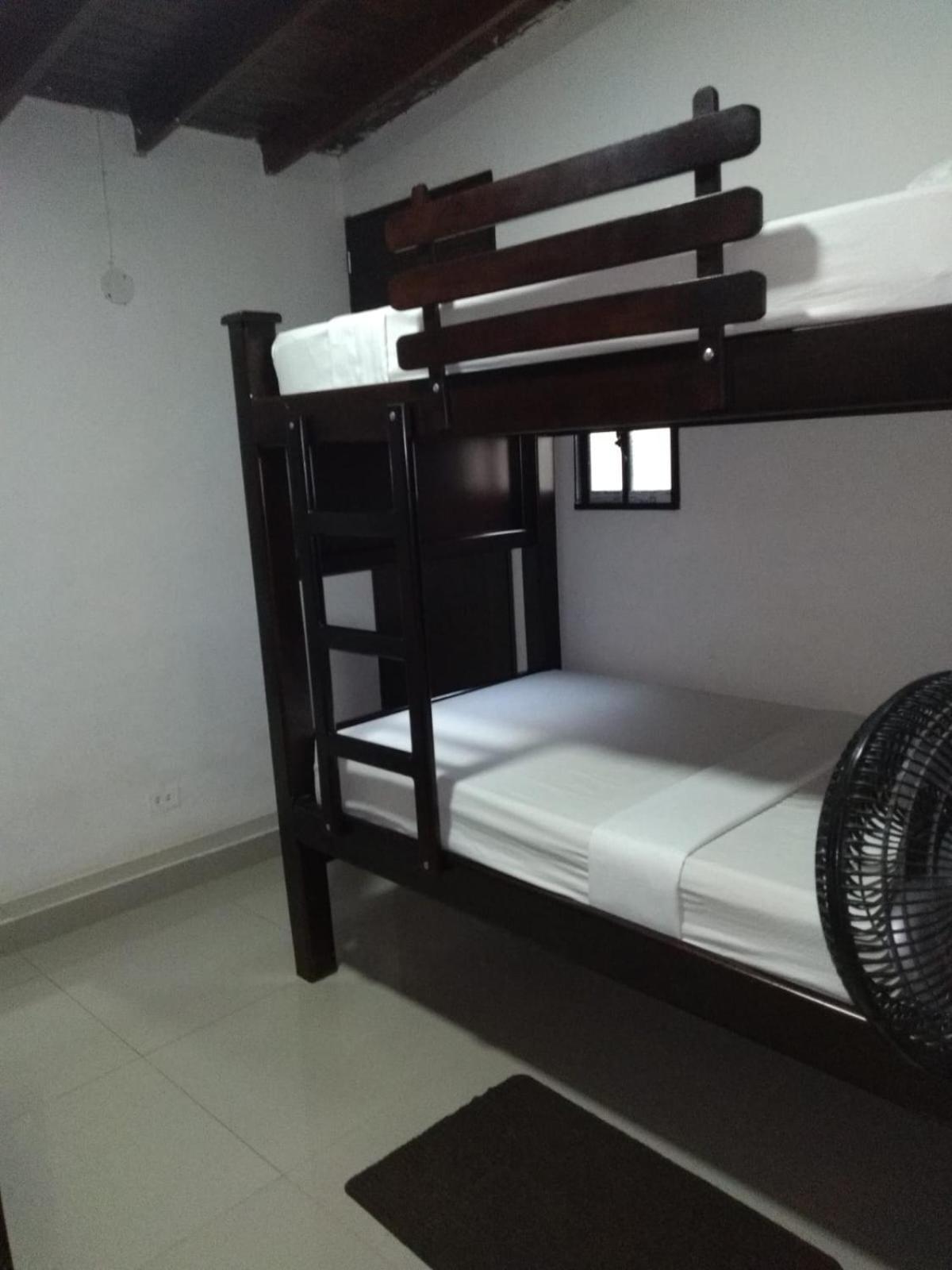 23 Comodo Con Balcon En Laureles Estadio 2 Hab 2 Banos *