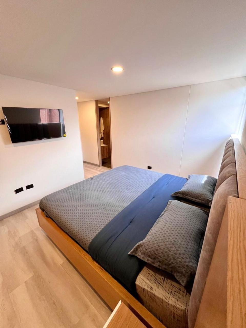 Luxurious & Rustic - Up To 10 People Medellín
