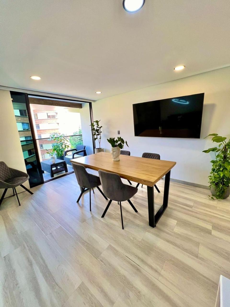 Apartamento Luxurious & Rustic - Up To 10 People