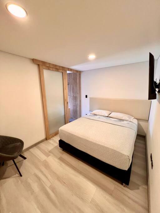 Luxurious & Rustic - Up To 10 People Apartamento Medellín