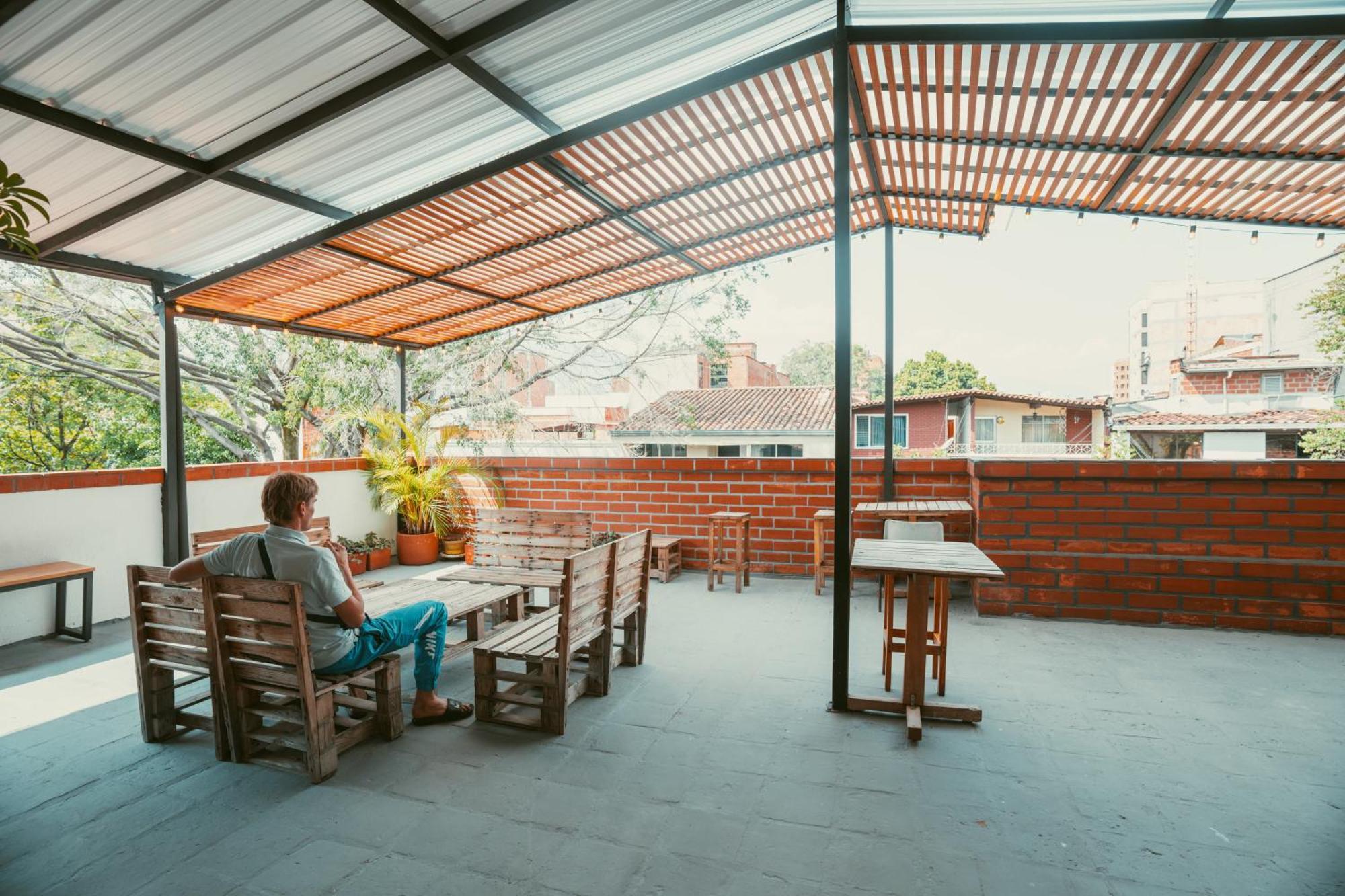 Pensión Pura Vida La 70 *
