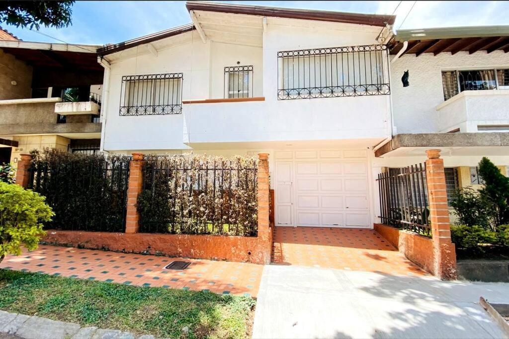 Casa Encanto Laureles! Casa Premium Con Parking- Estadio, Metro Medellín