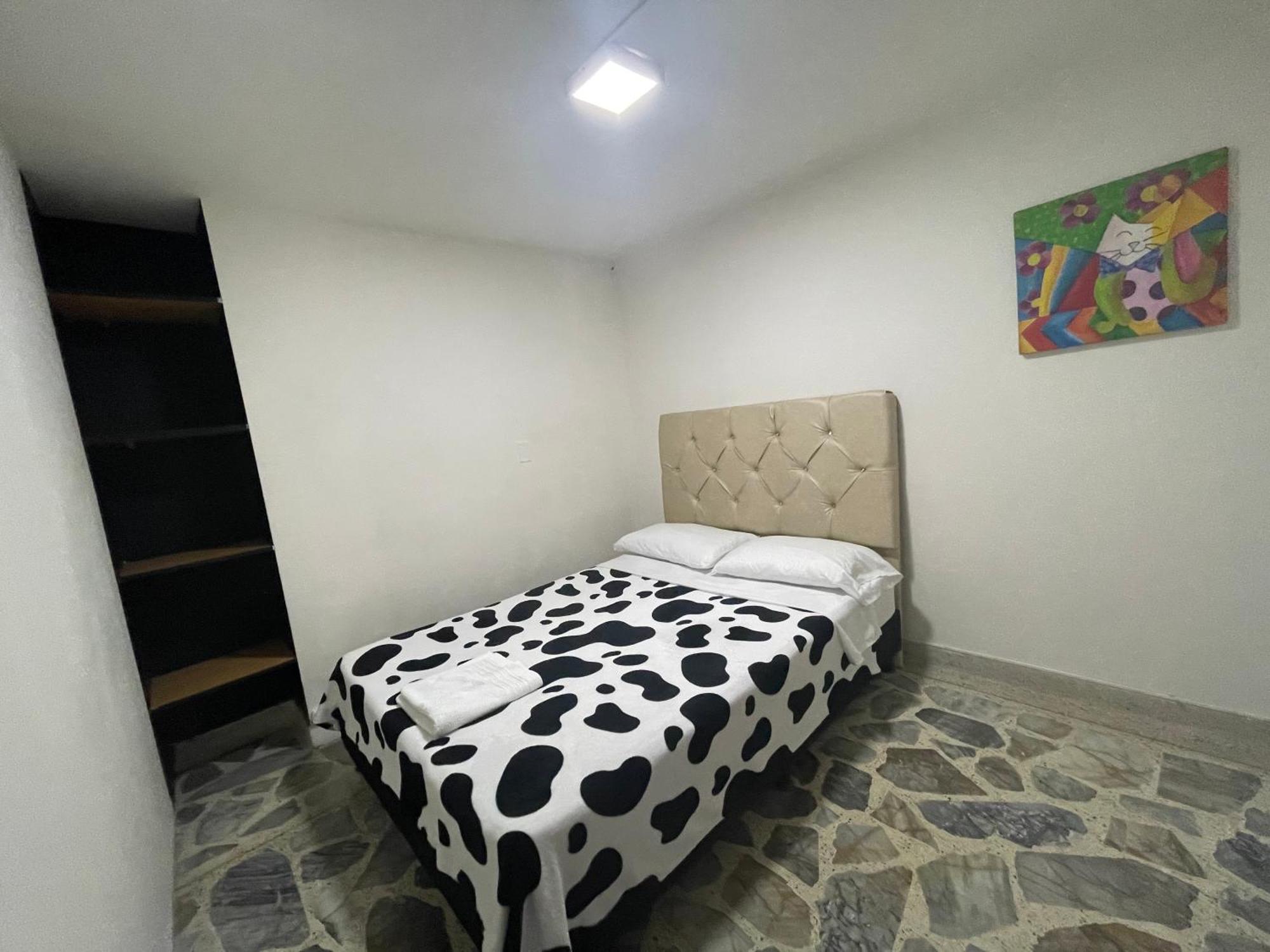 Apartamento Comodo En Laureles, Grande , Centrico , Bien Ubicado Apto303 Apartamento Medellín