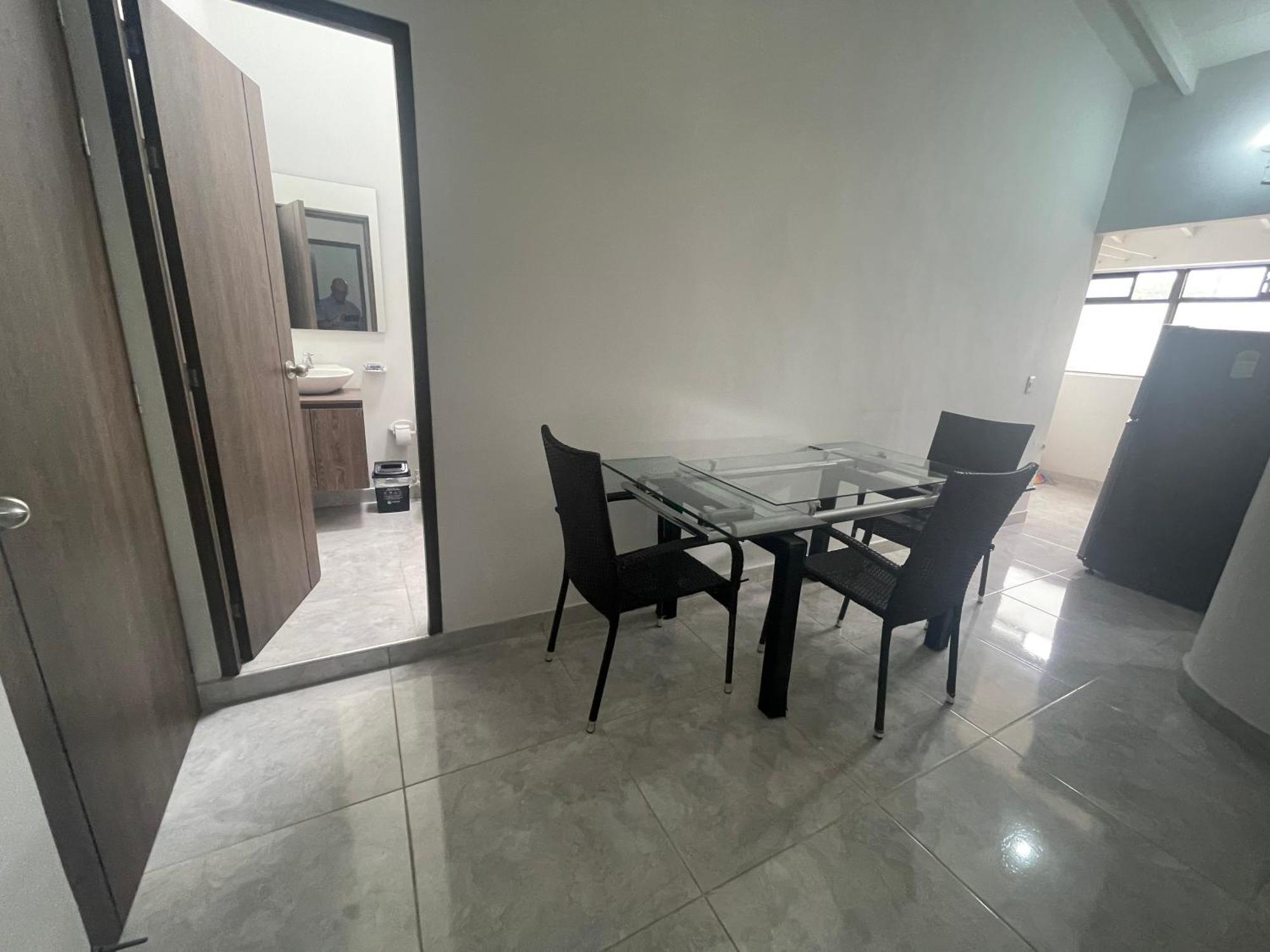 Centrico Apartamento Y Bien Ubicado En Laureles Apto 402