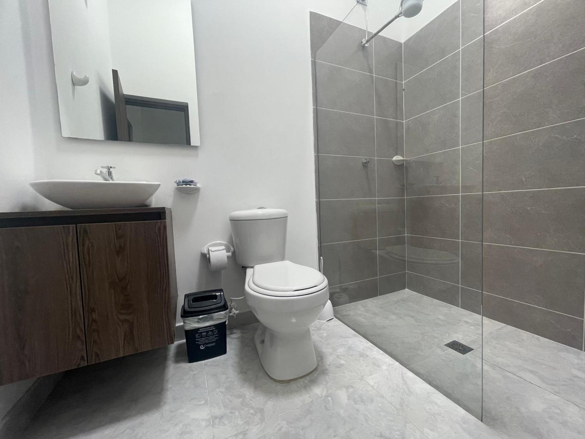 Centrico Apartamento Y Bien Ubicado En Laureles Apto 402 *