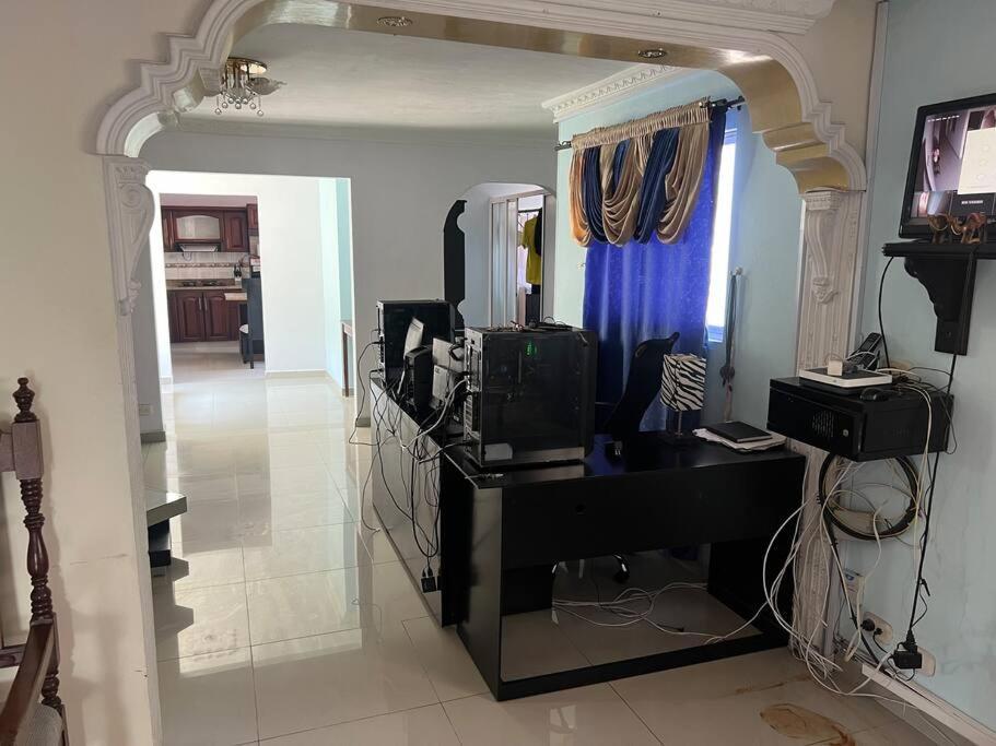Casa De Lujo Muy Amplia Con Ubicacion Privilegiada * Medellín