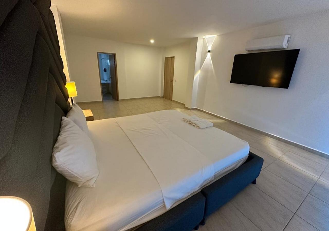 Opera, Centro Medellin, Entertainment,y Bar, Solo Adultos 4*