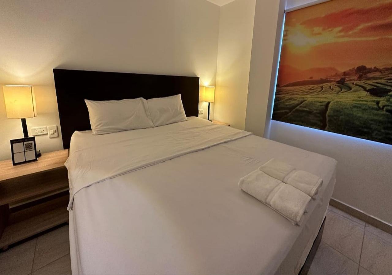 Opera, Centro Medellin, Entertainment,y Bar, Solo Adultos 4*