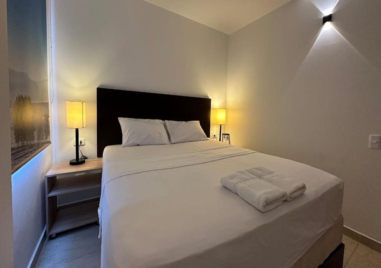 Hotel Opera, Centro Medellin, Entertainment,y Bar, Solo Adultos