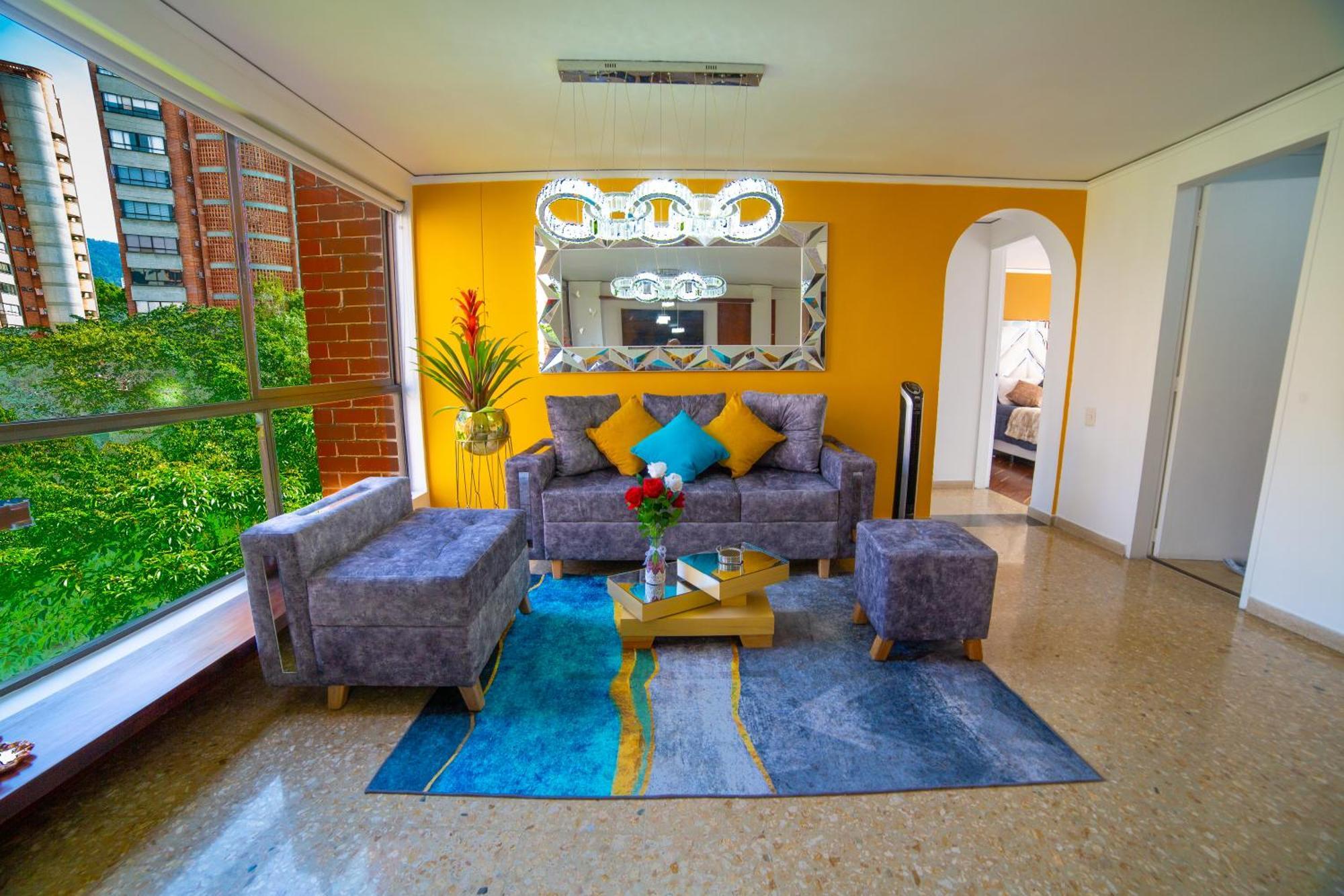 Floor W/balcony In El Poblado