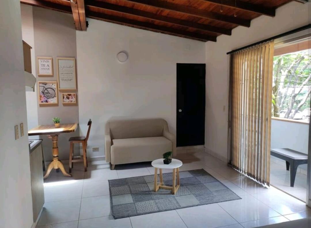 Apartamento Loft A Media Cuadra De La Estacion Floresta *