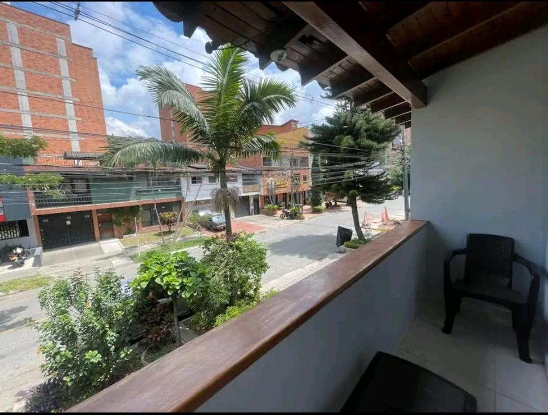 Loft A Media Cuadra De La Estacion Floresta Apartamento Medellín