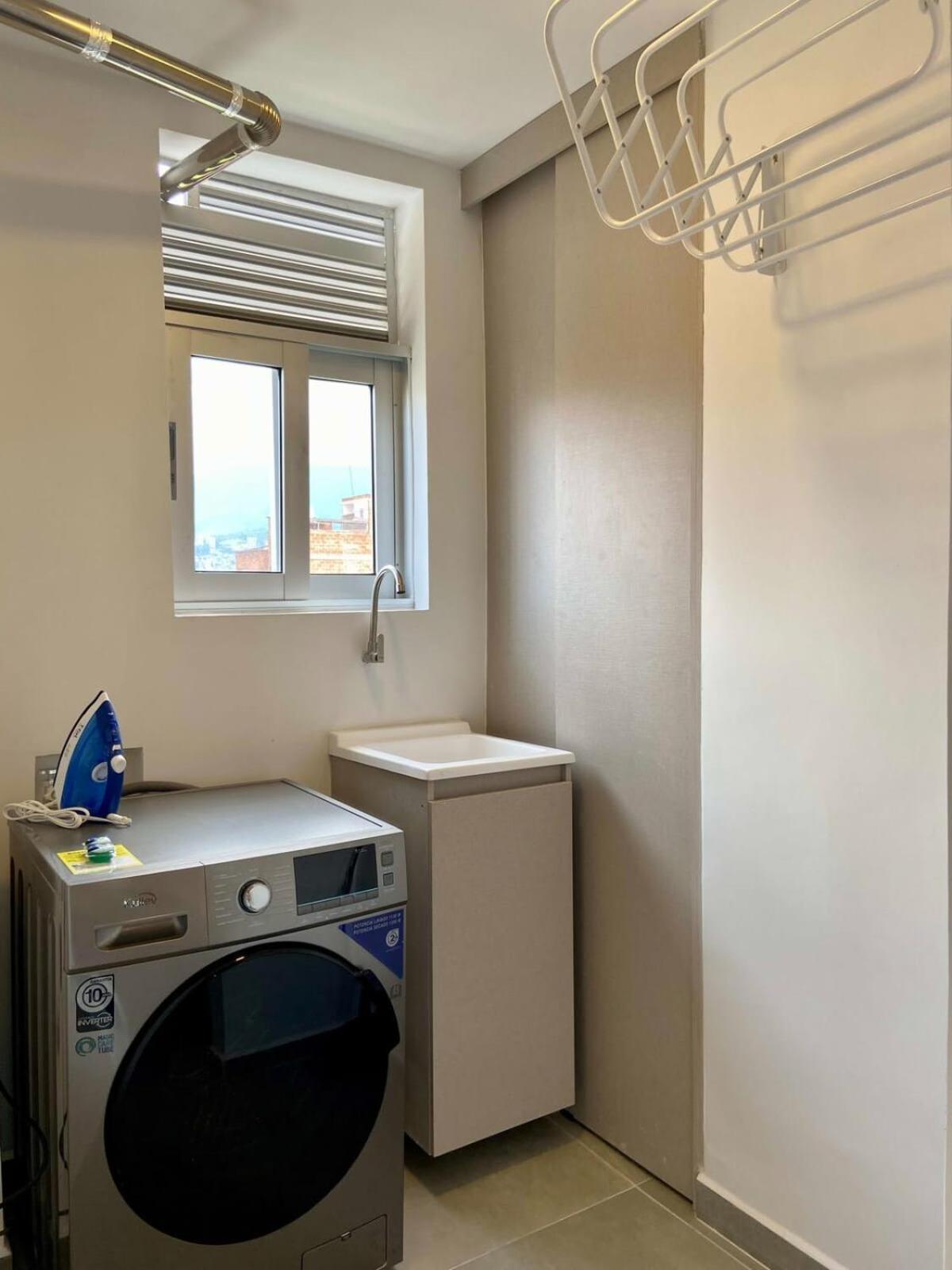 Apartamento Captivating 2br With Balcony In Laureles Medellín