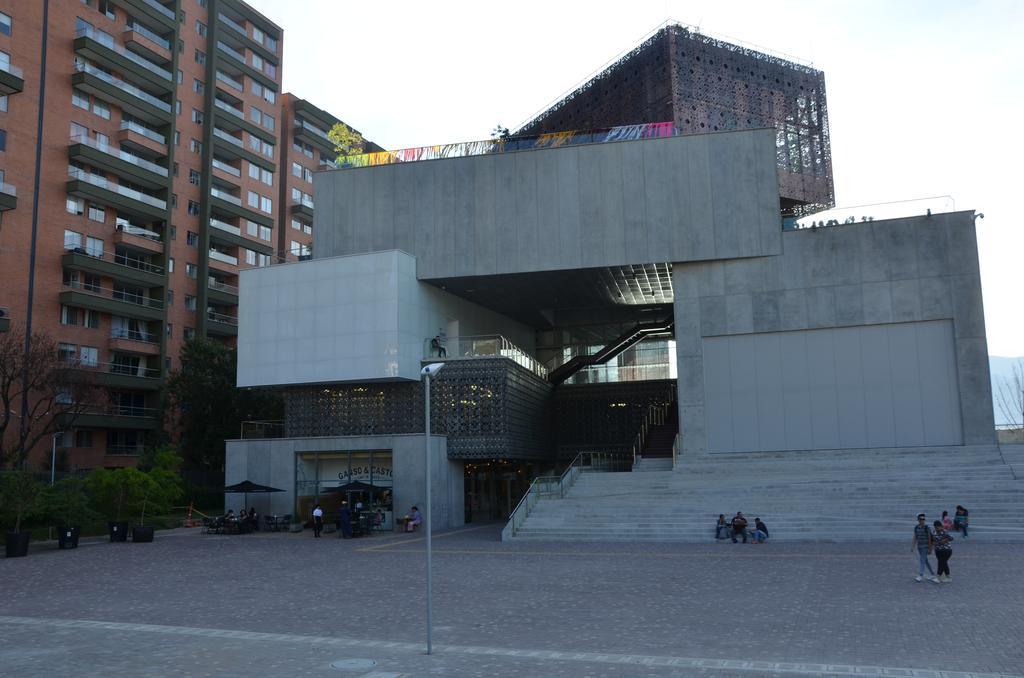 Parque Central Del Rio * Medellín