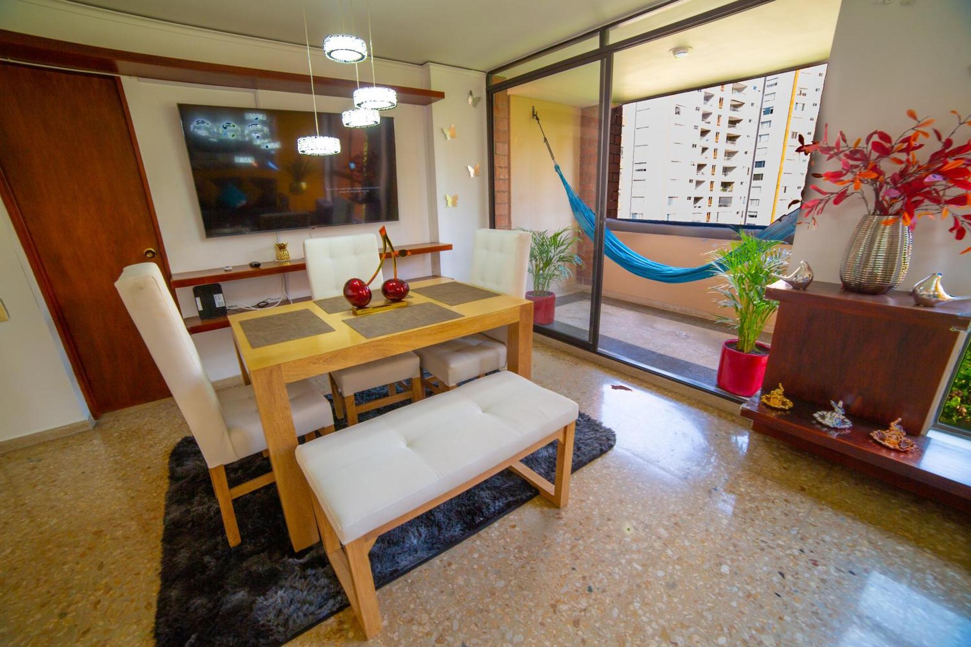 Floor W/balcony In El Poblado *