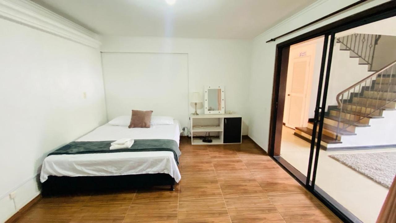 Casa Encanto Laureles! Casa Premium Con Parking- Estadio, Metro