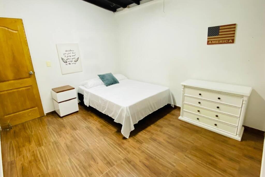 Casa Encanto Laureles! Casa Premium Con Parking- Estadio, Metro