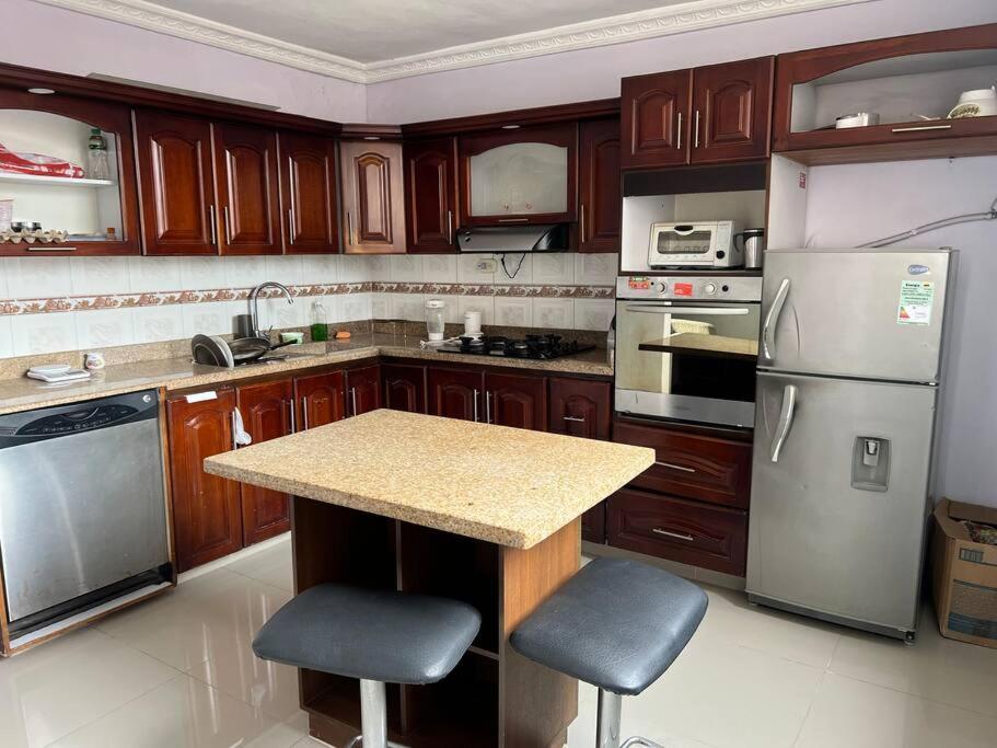 Casa De Lujo Muy Amplia Con Ubicacion Privilegiada Medellín