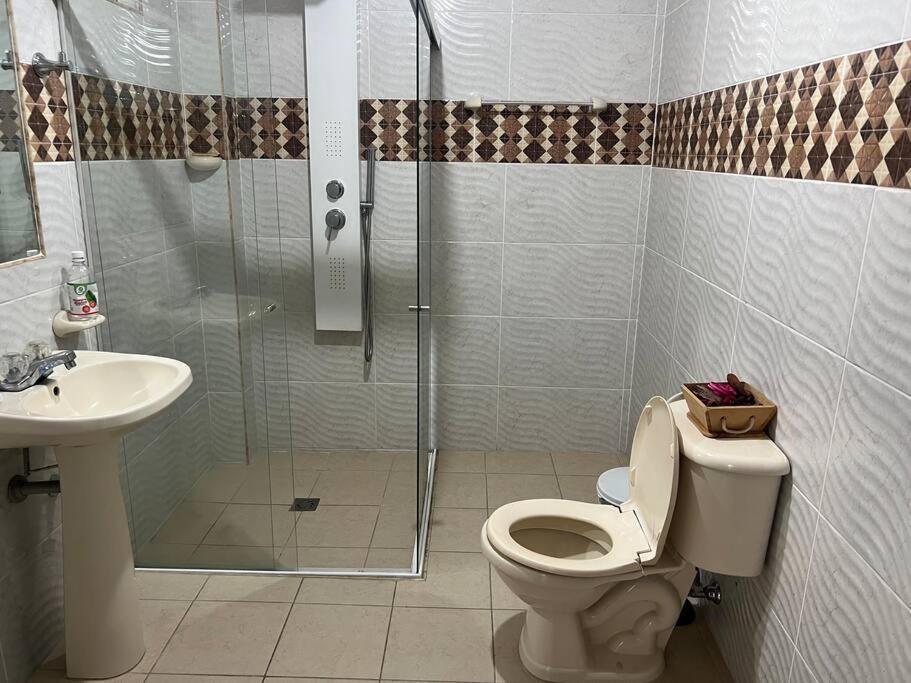 Casa De Lujo Muy Amplia Con Ubicacion Privilegiada