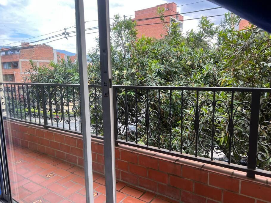 Casa De Lujo Muy Amplia Con Ubicacion Privilegiada * Medellín