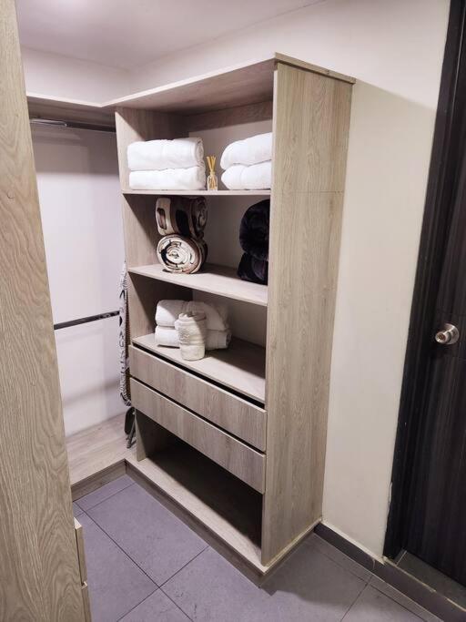 Hermoso Y Nuevo En Laureles Apartamento Medellín