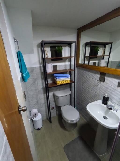 Penthouse W/ Jacuzzi In Lleras Park Apartamento Medellín