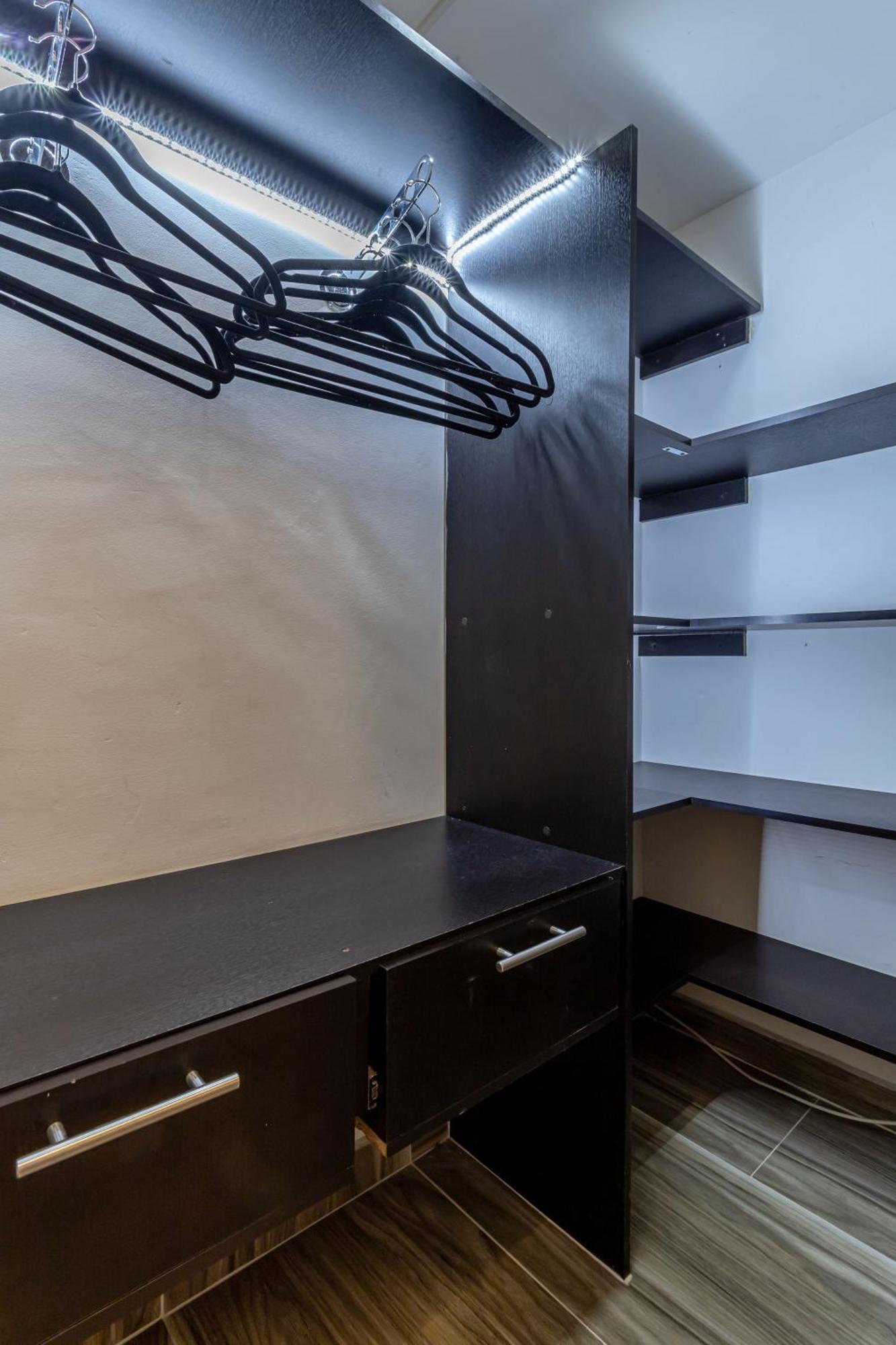 Cozy With A/c In North Medellin. Apartamento