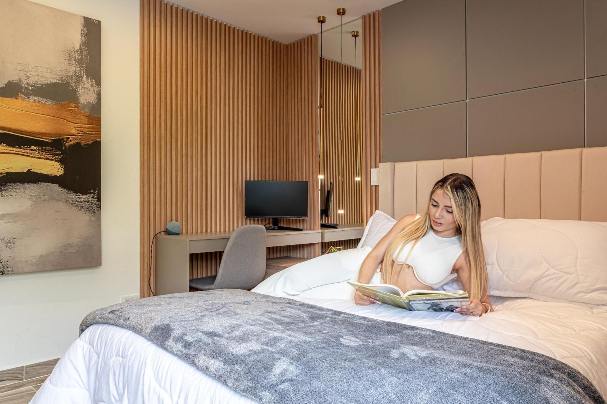 Apartamento Cozy With A/c In North Medellin.