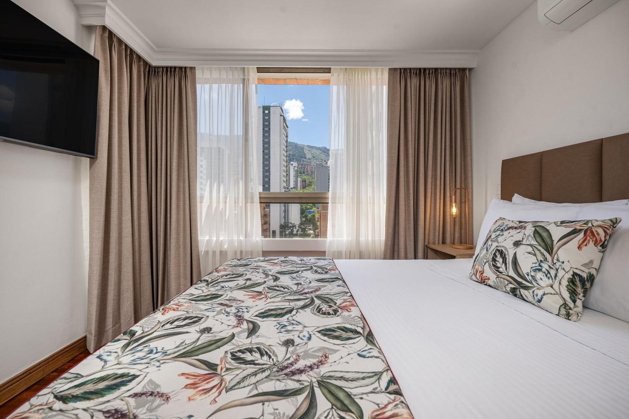 Alcazar De Oviedo By Ee Apartahotel