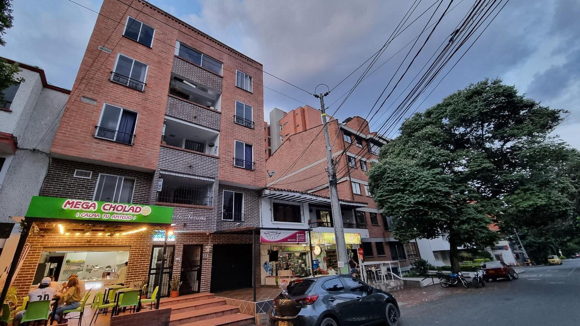 Ed Santo Tomas Laureles * Medellín