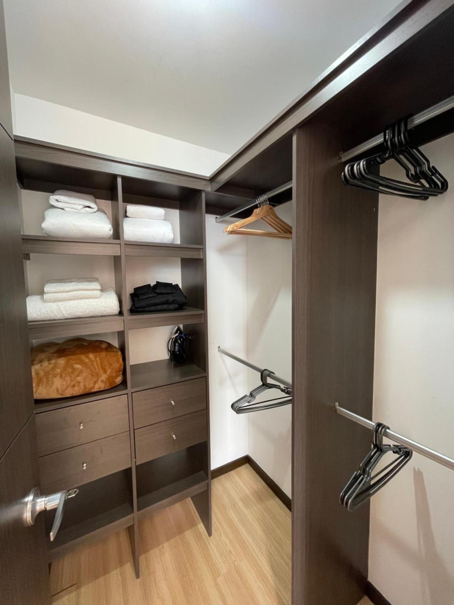 Space, Location & Price! Apartamento *
