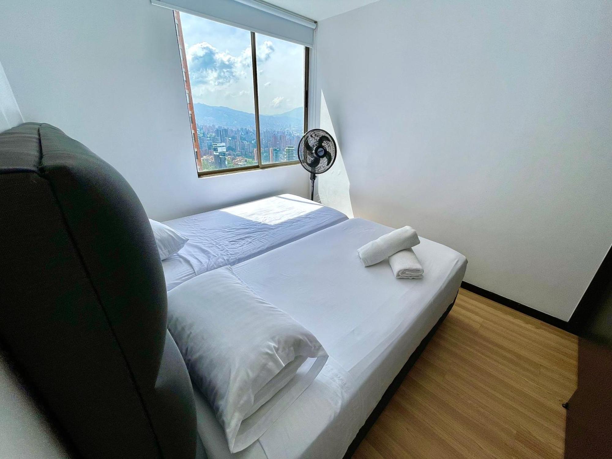 Space, Location & Price! Apartamento Medellín
