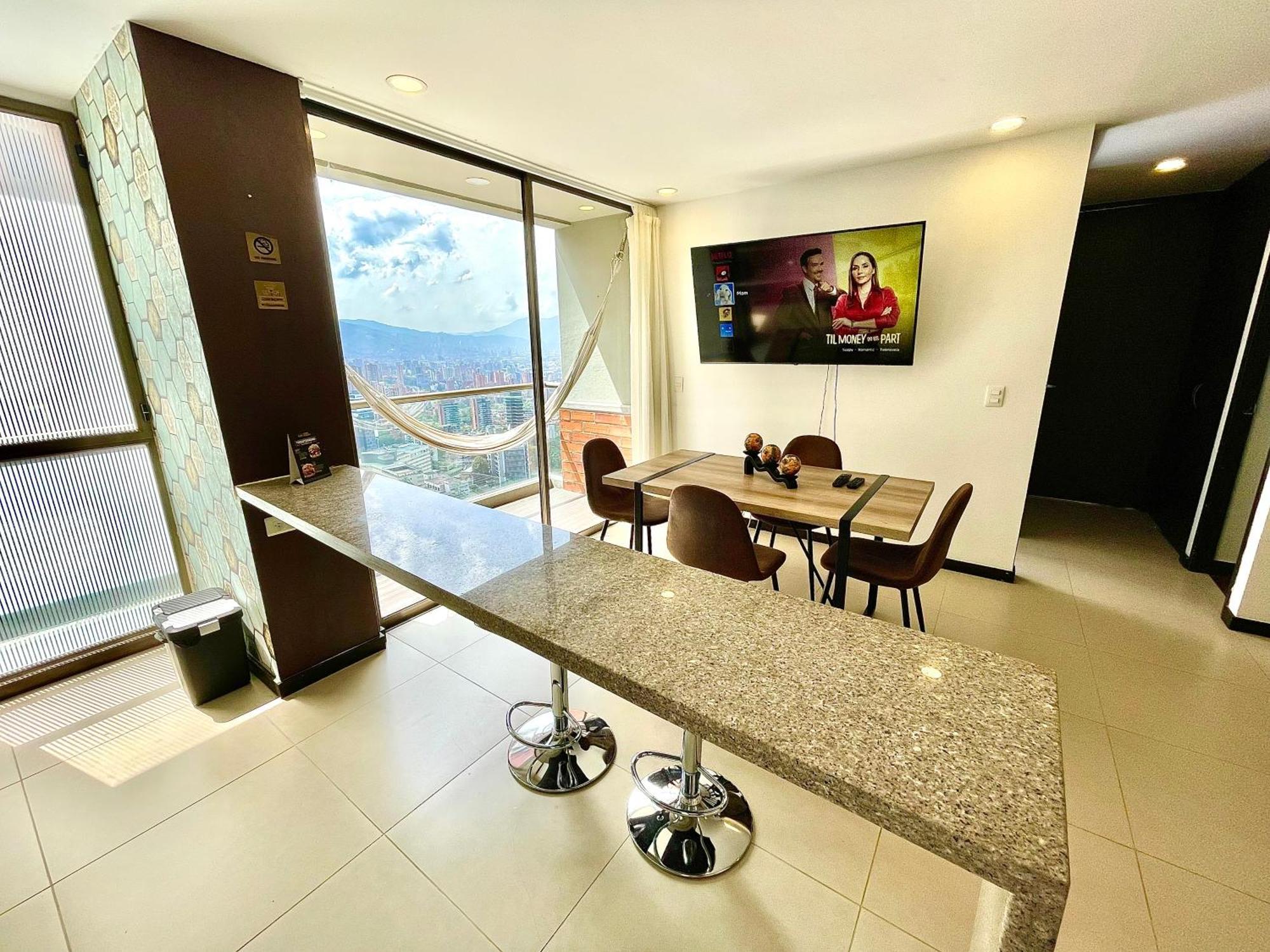Space, Location & Price! Apartamento Medellín