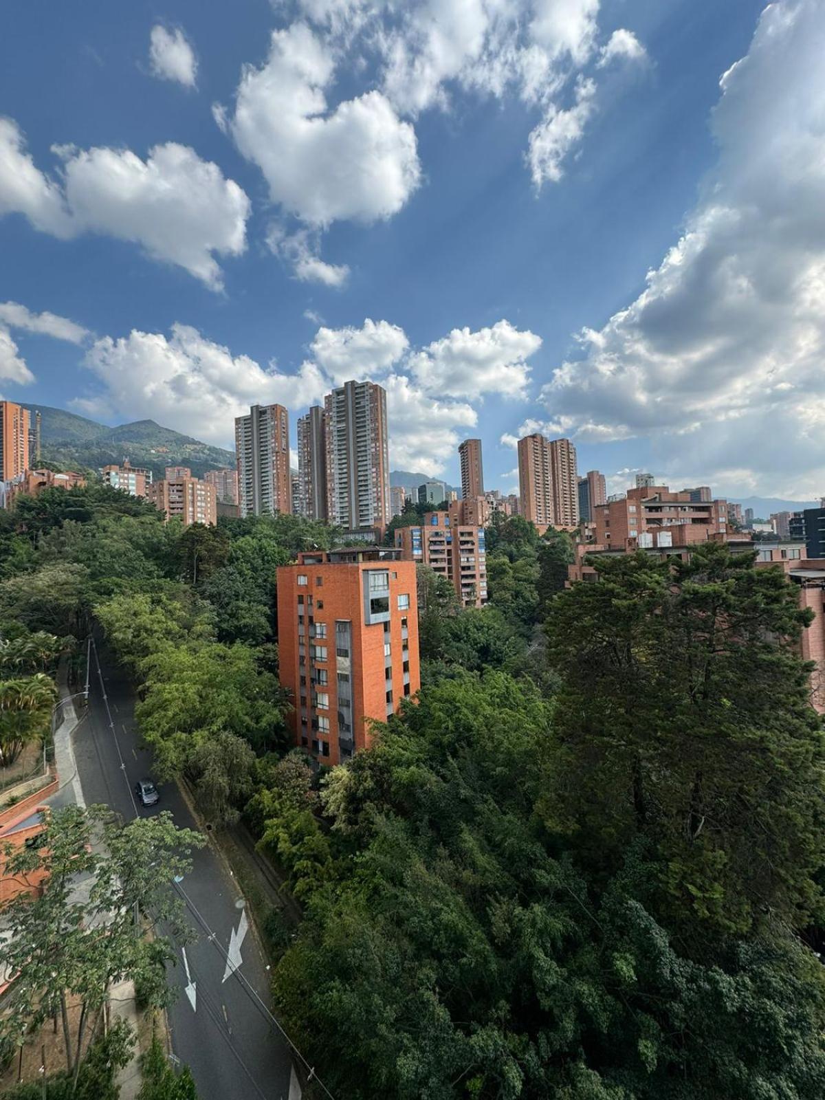 Comodo Apto Poblado 2 Apartamento *