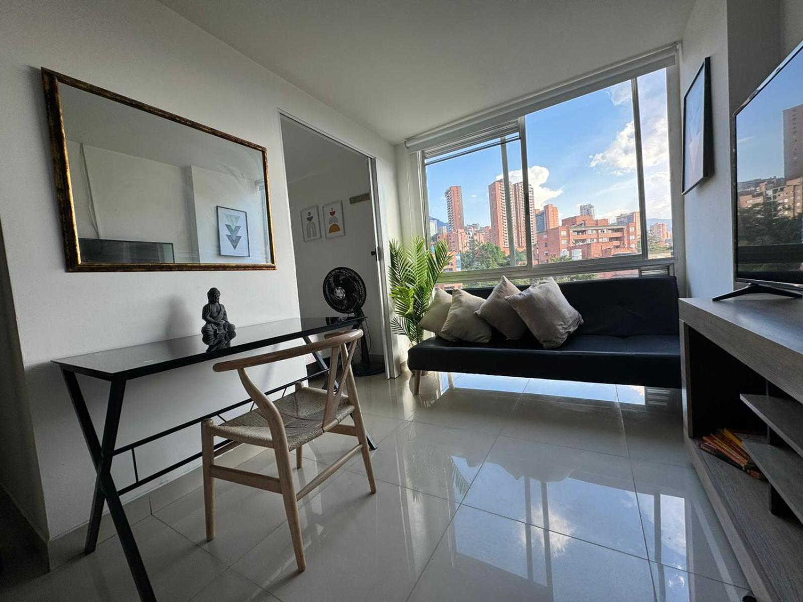 Apartamento Comodo Apto Poblado 2