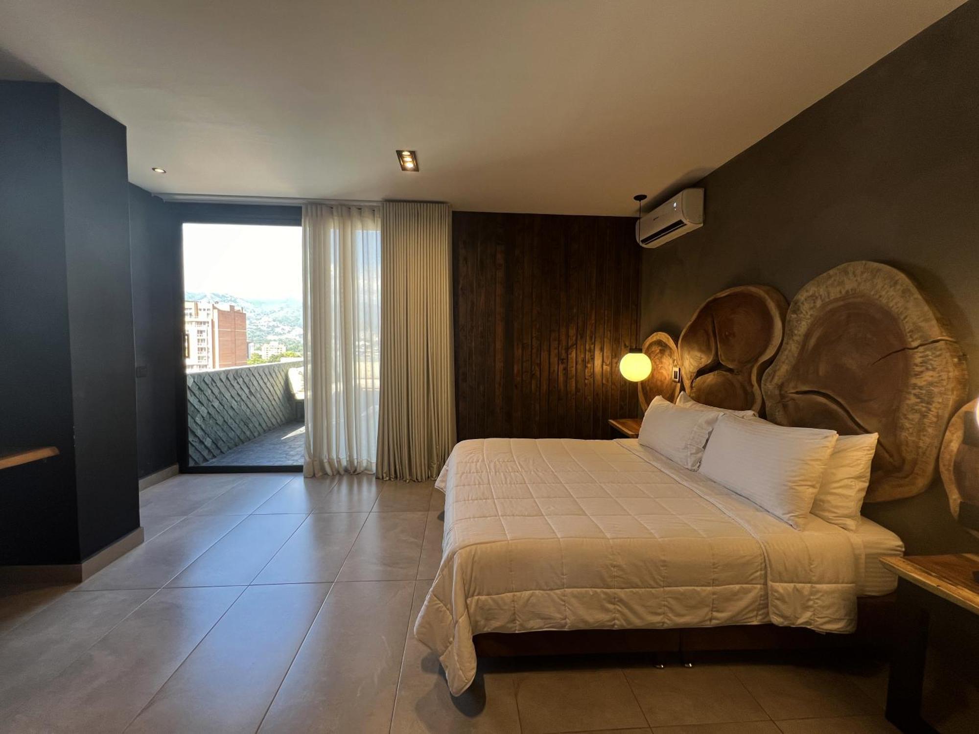 Zelva Negra 4* Medellín