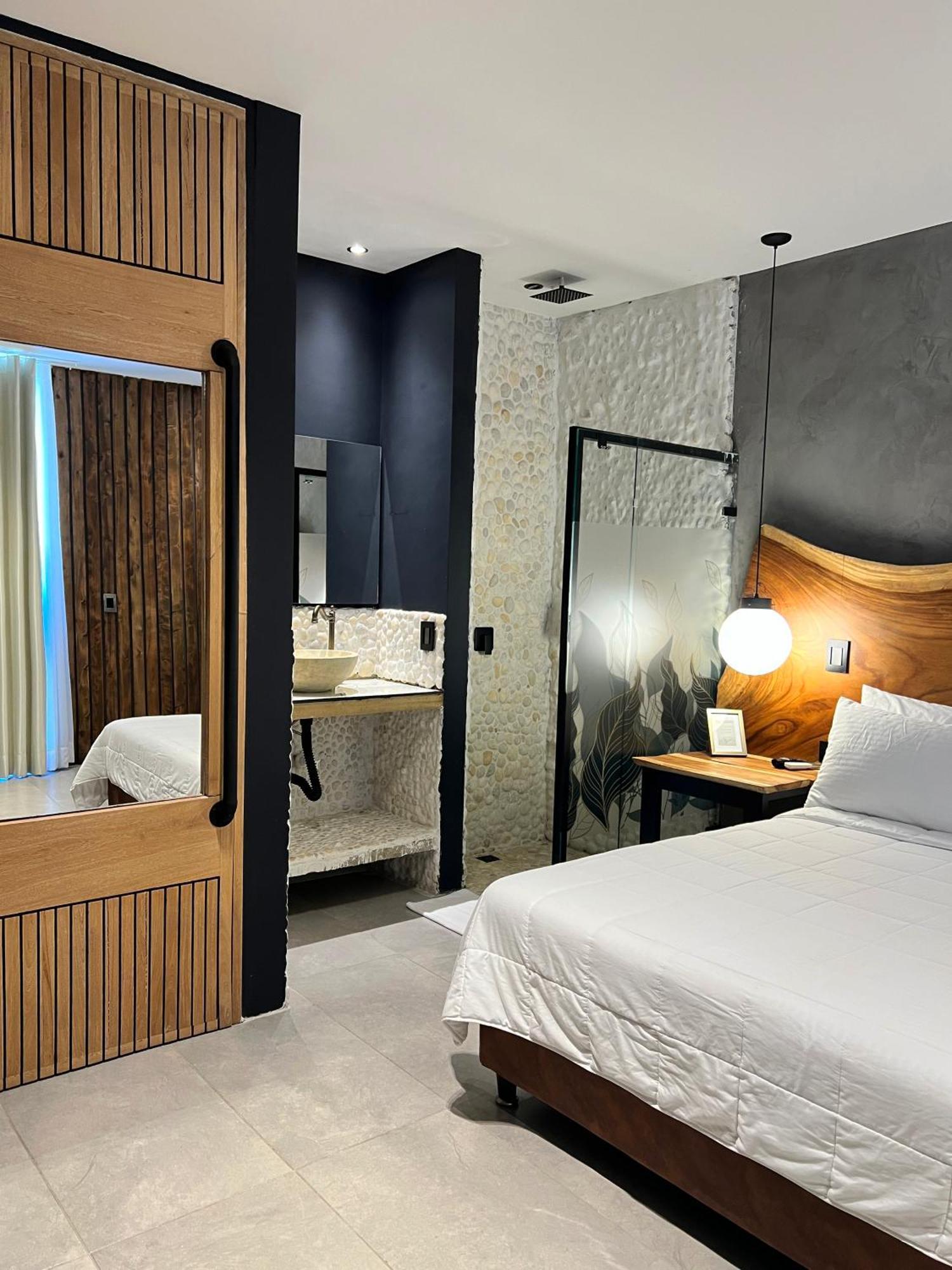 Zelva Negra 4* Medellín