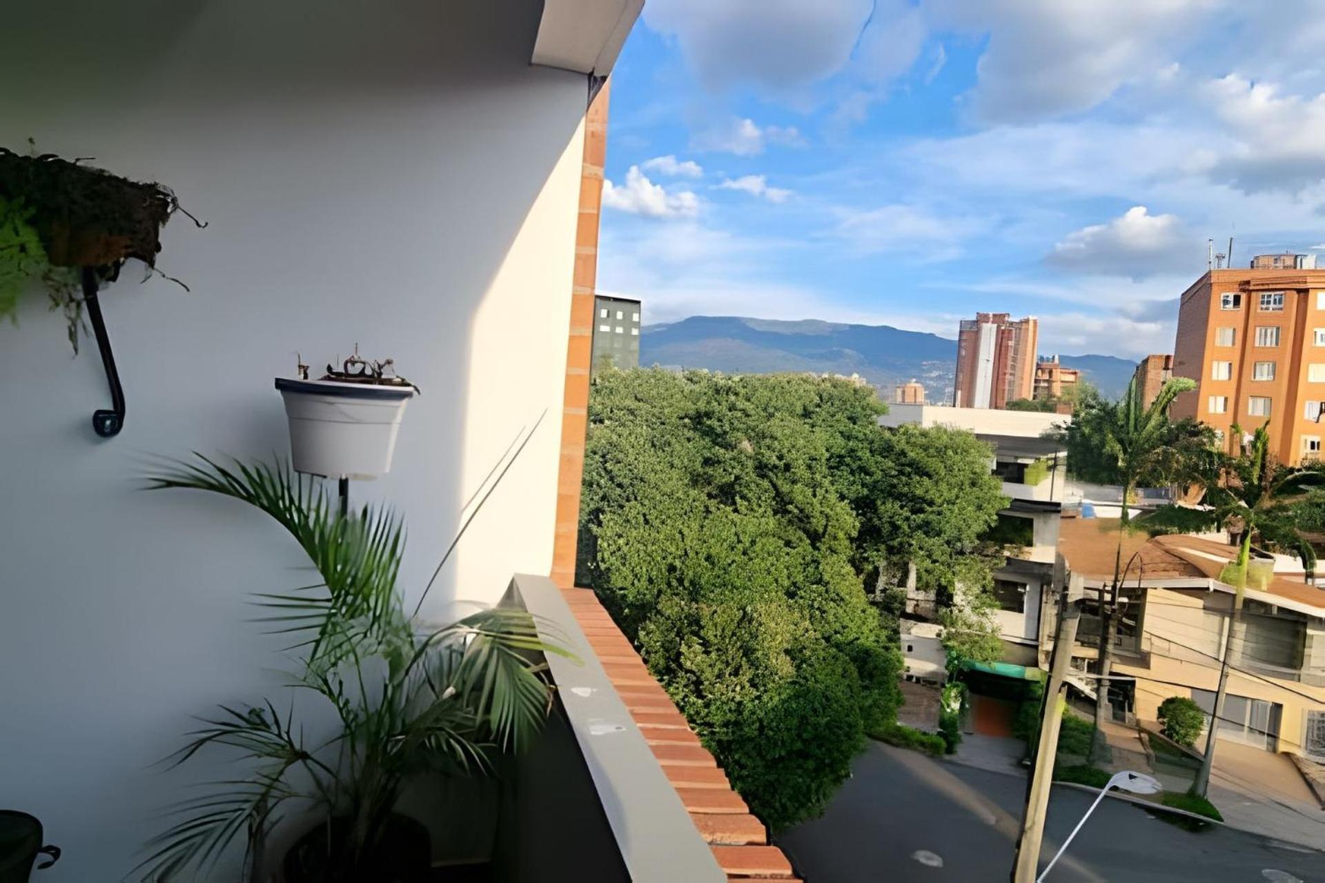 Ed Santo Tomas Laureles * Medellín