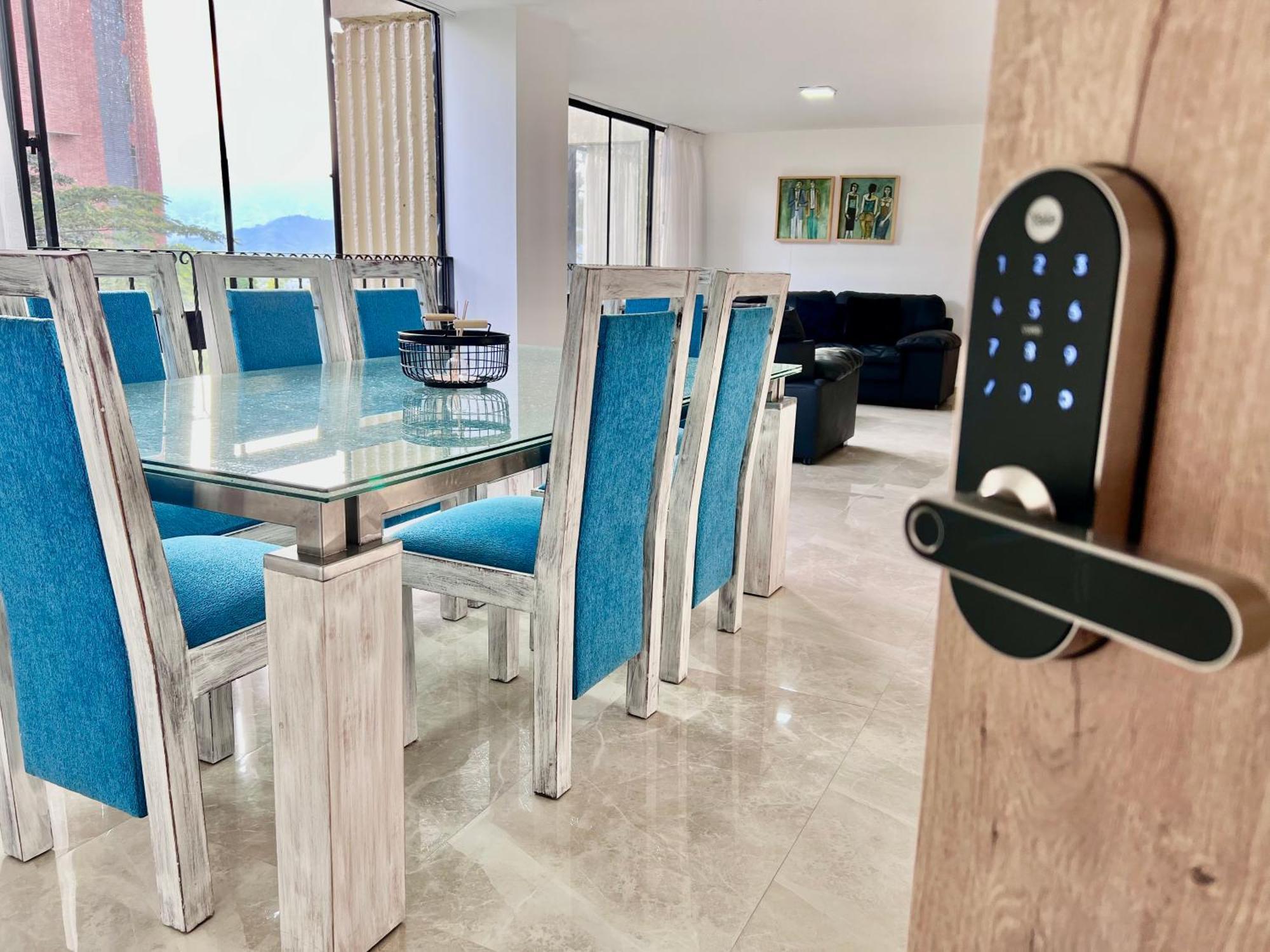 Apartamento Lujoso, Comodo Y Amplio, Mejor Barrio Medellín