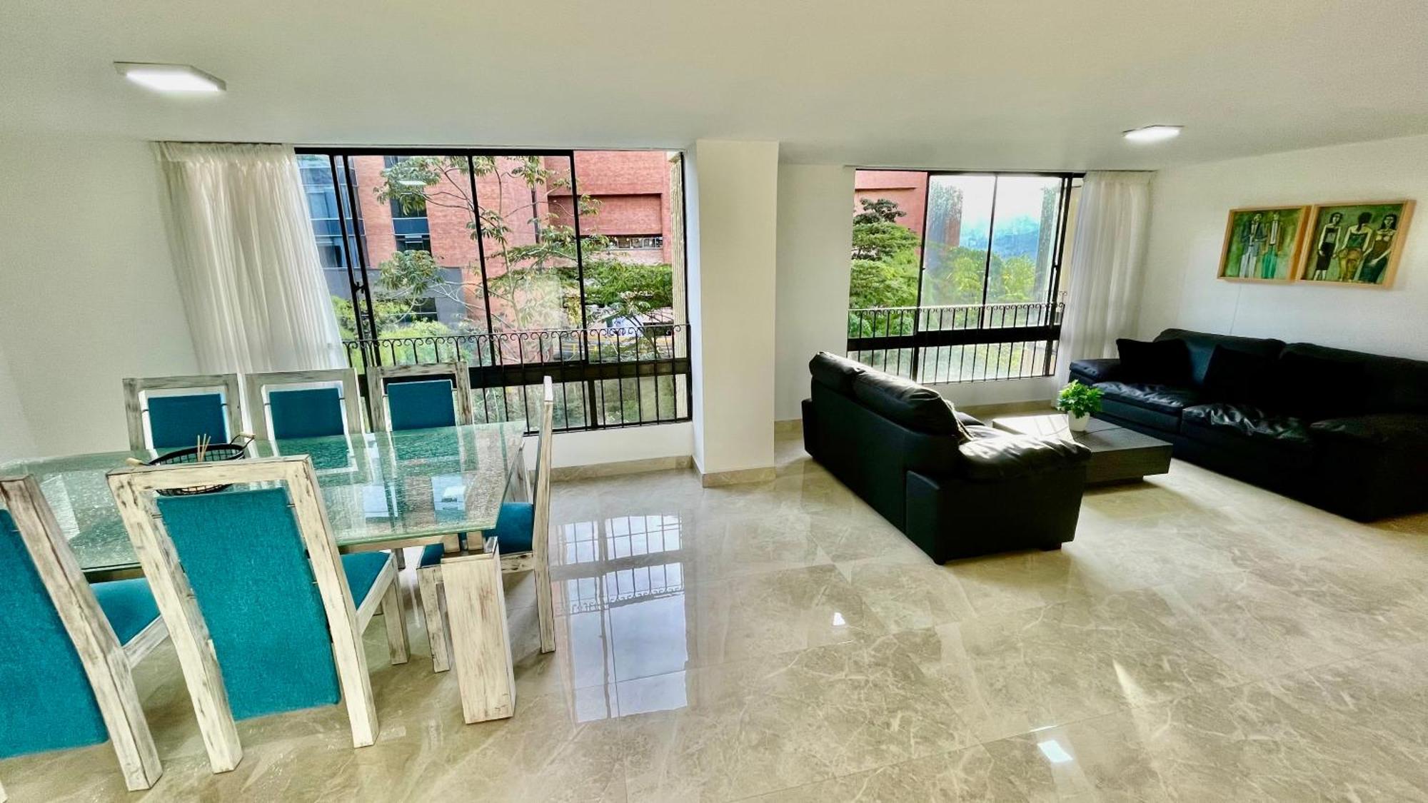 Lujoso, Comodo Y Amplio, Mejor Barrio Apartamento Medellín