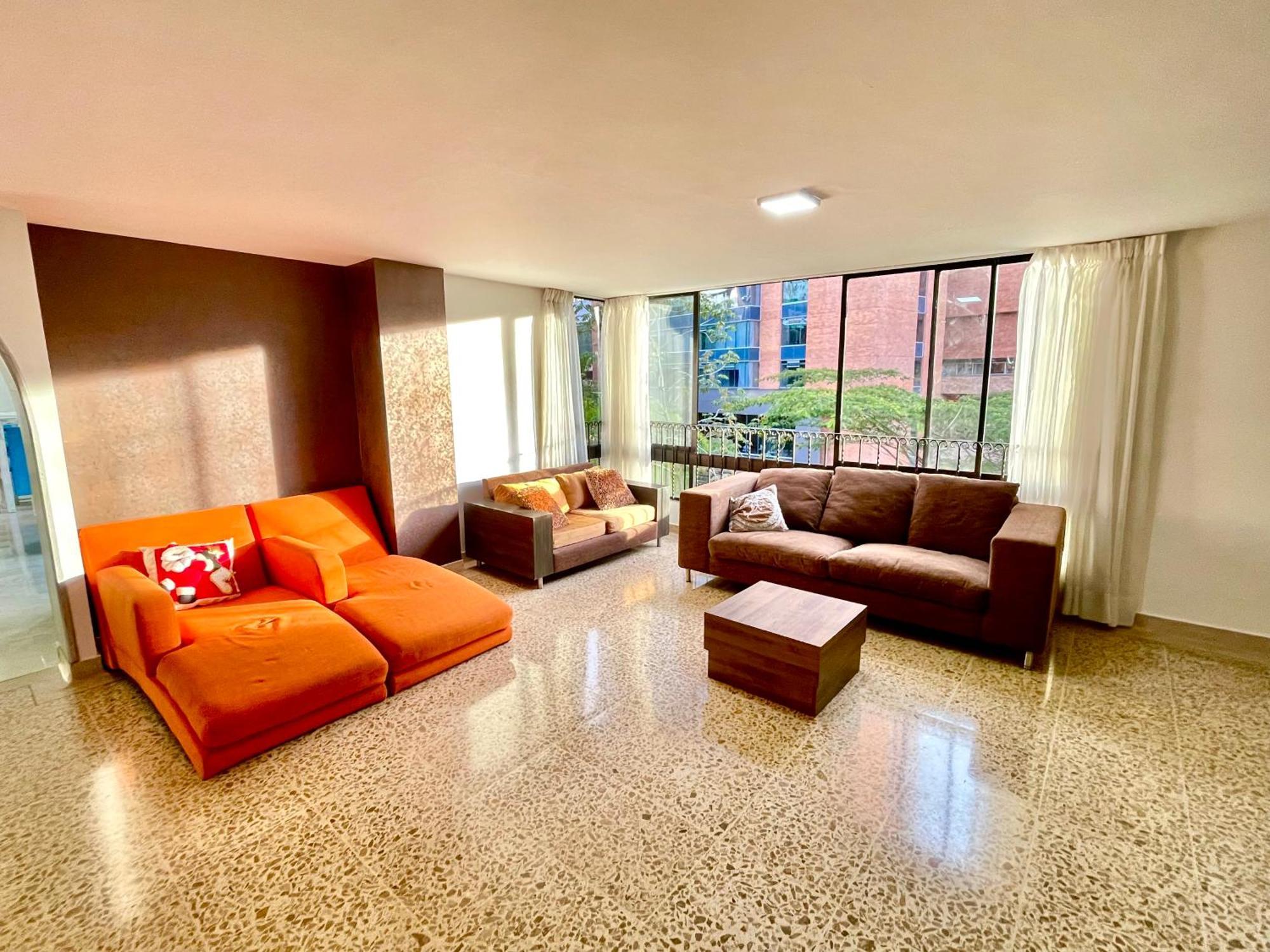Apartamento Lujoso, Comodo Y Amplio, Mejor Barrio