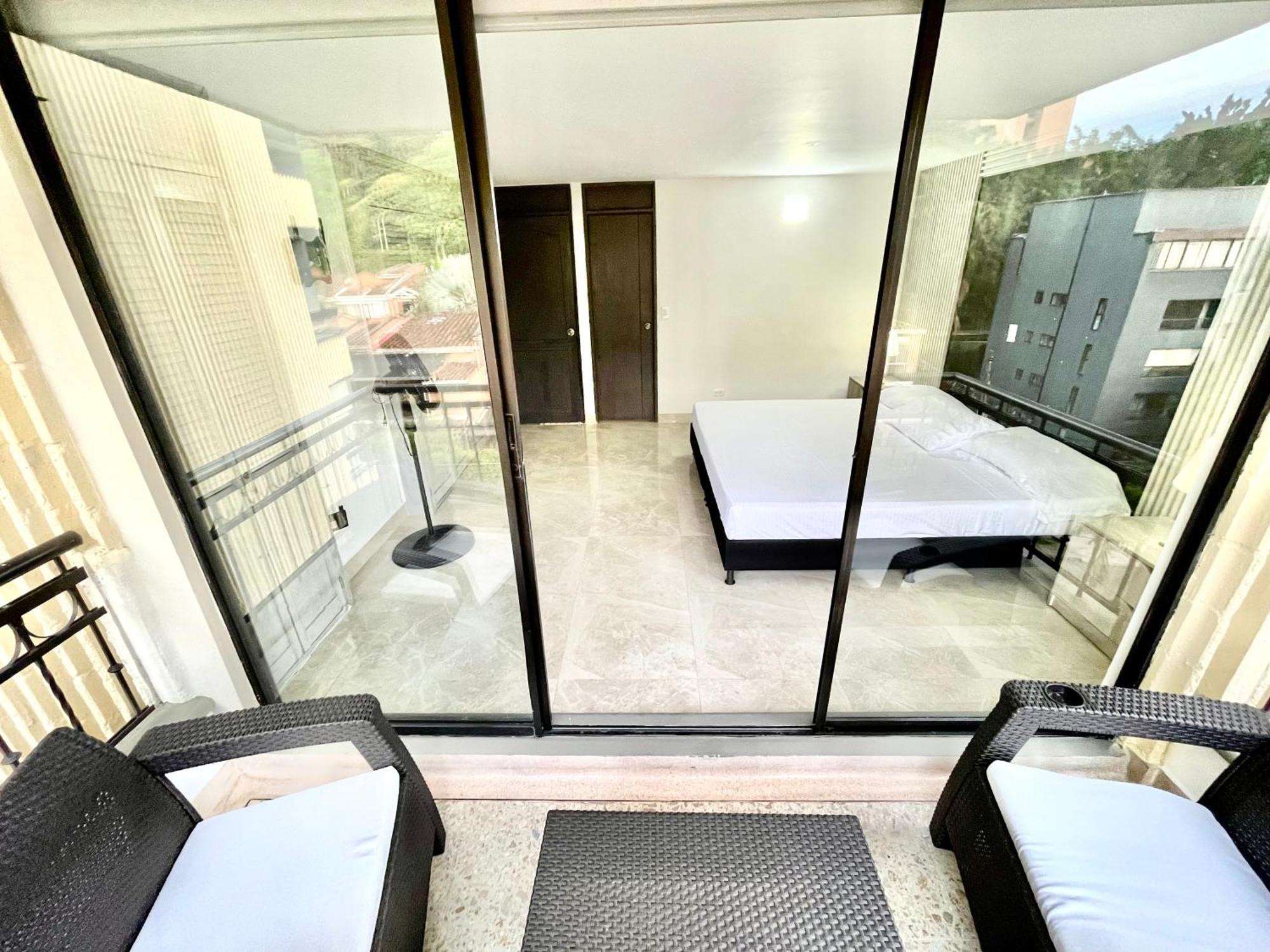 Lujoso, Comodo Y Amplio, Mejor Barrio Apartamento