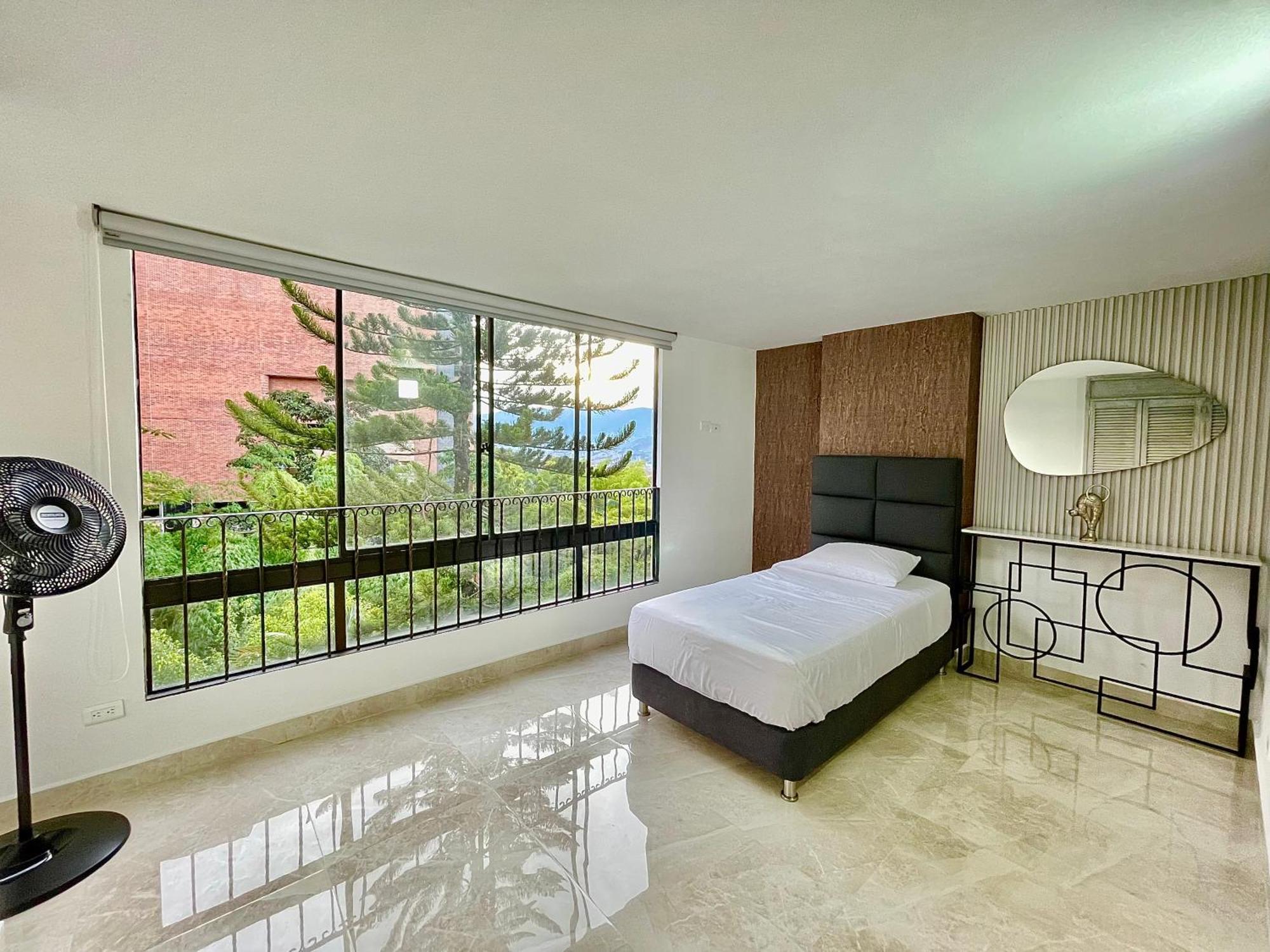 Apartamento Lujoso, Comodo Y Amplio, Mejor Barrio