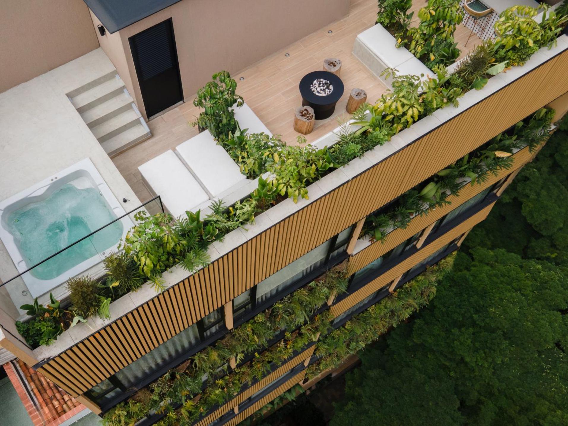 Nakua & Work Hotel