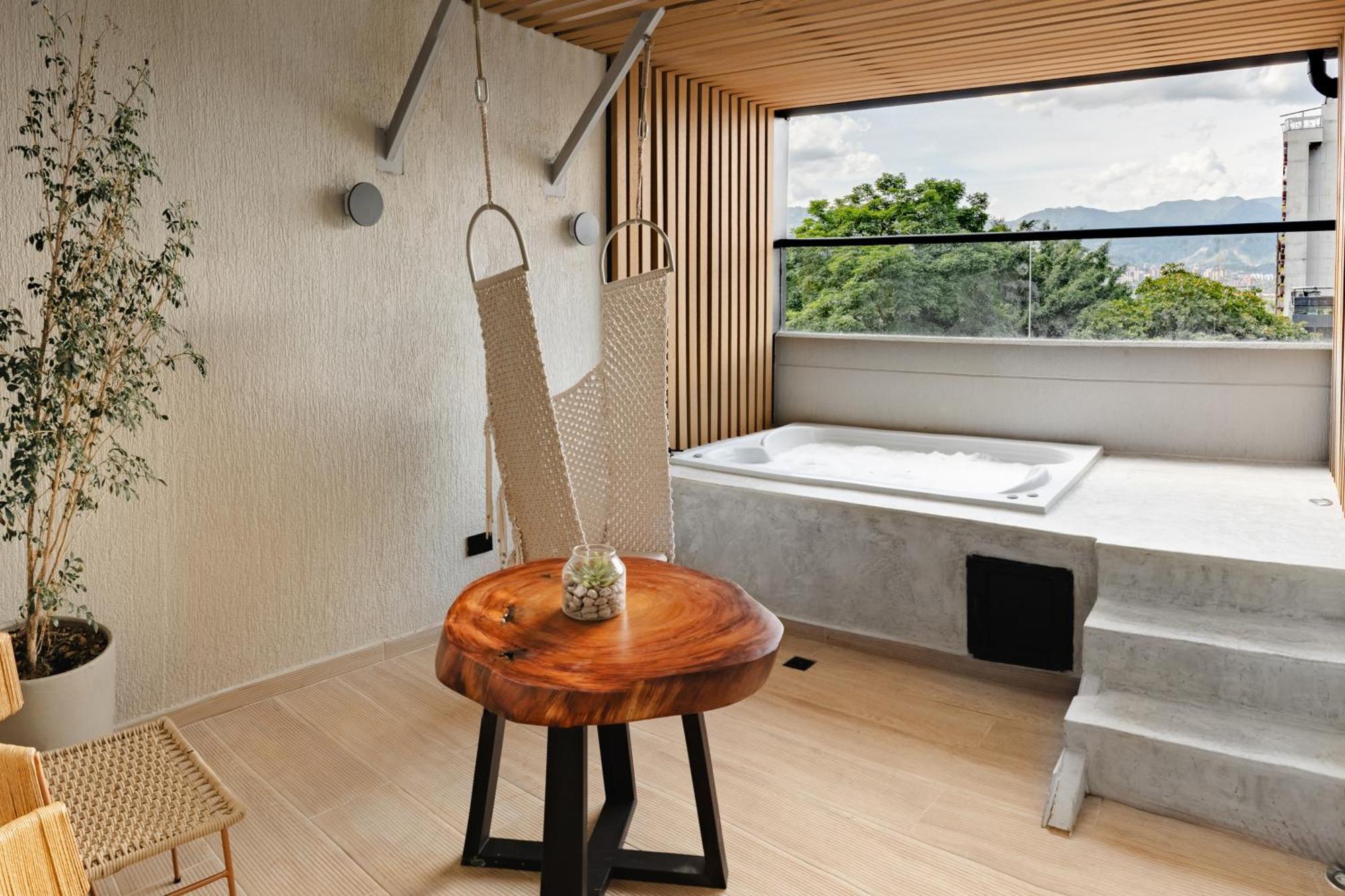 Hotel Nakua & Work