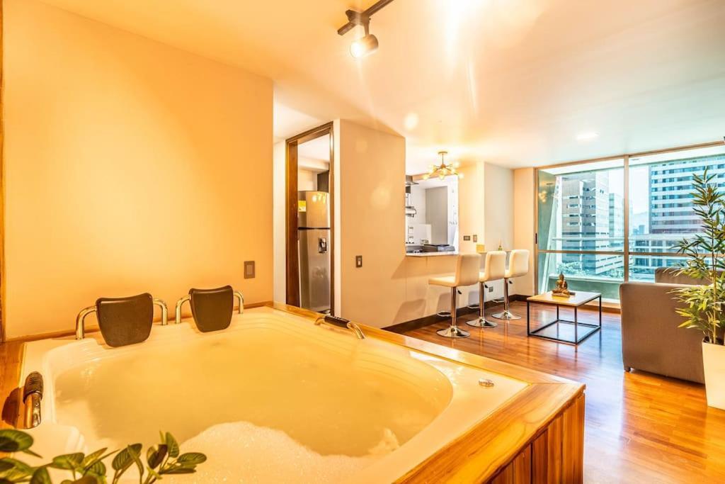 Familiar Con Jacuzzi El Poblado Medellín