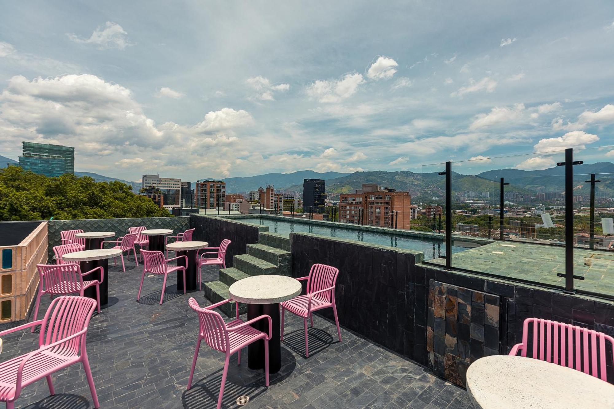 Zelva Negra 4* Medellín