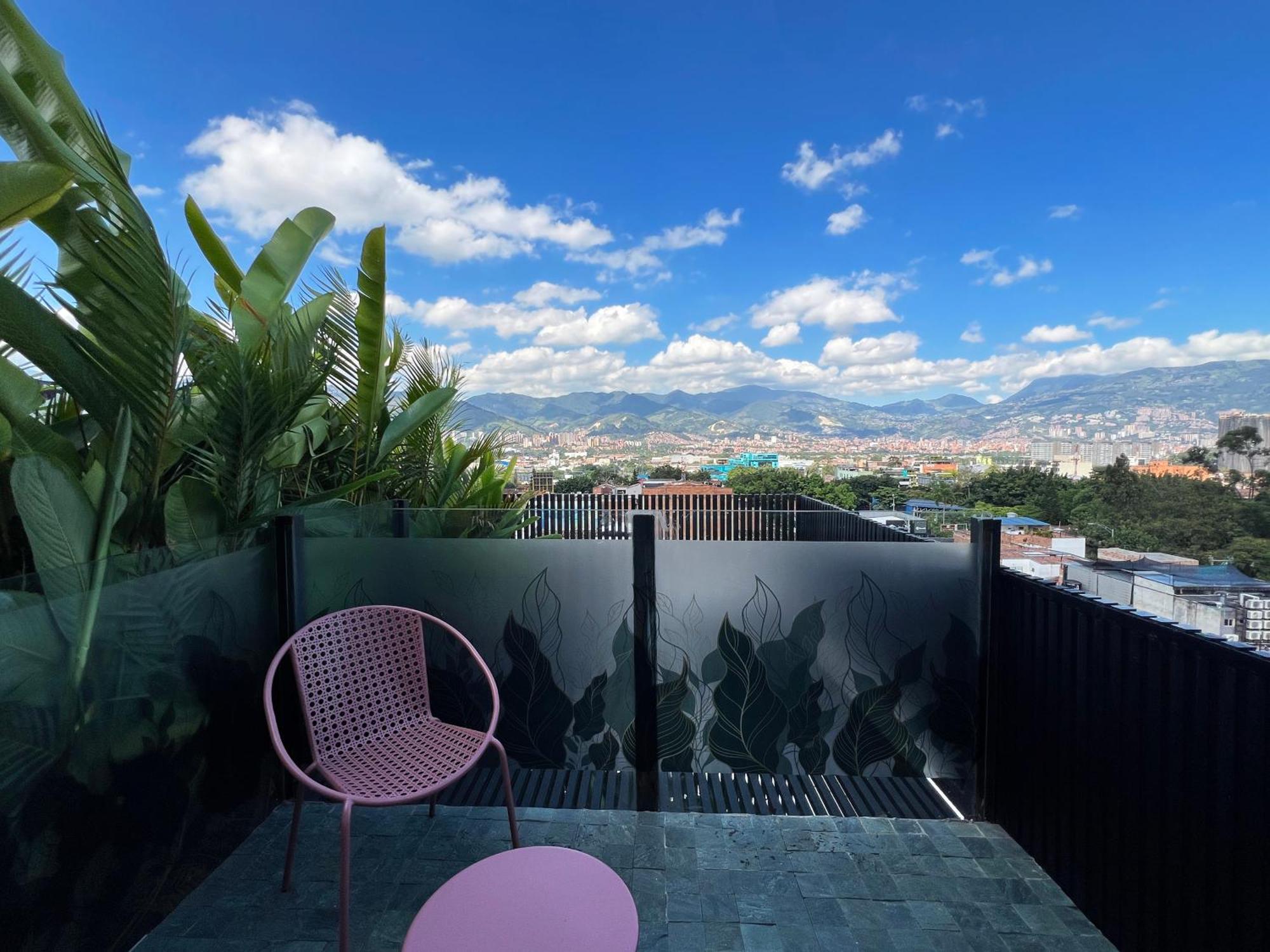 Zelva Negra 4* Medellín